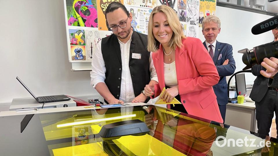 Anna Stolz besucht die FOS/BOS Weiden. Bild: Gabi Schönberger