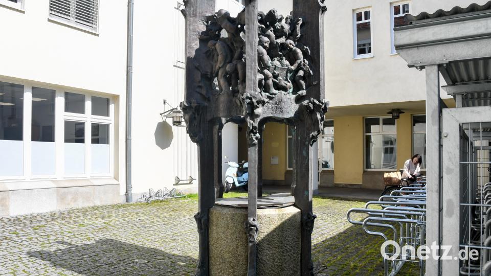 Der Kartoffelbrunnen befindet sich im Innenhof des Morawitzky-Palais in Amberg. Eine Seniorin wünscht sich, dass er mehr ins Blickfeld der Öffentlichkeit gerückt wird. Bild: Petra Hartl