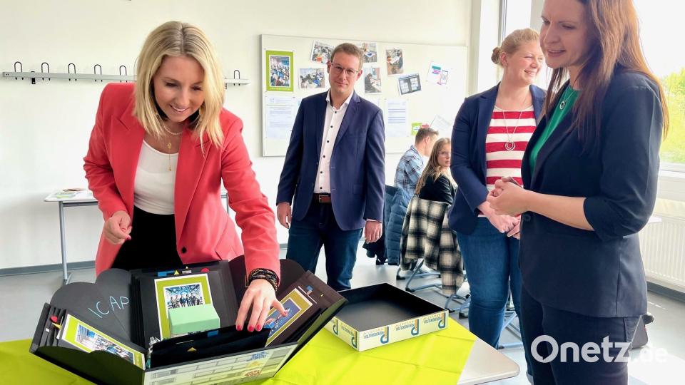 Anna Stolz besucht FOS/BOS Weiden. Bild: Gabi Schönberger