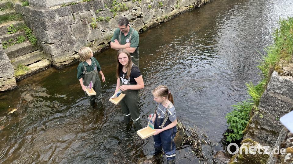 Großes Floßrennen begeistert Kinder. Bild: Nadine Gralla-Sommer/exb