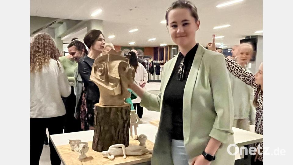 Der künstlerisch gestaltete Kopf von Sarah Petrik ist ebenfalls zu sehen. Bild: exb