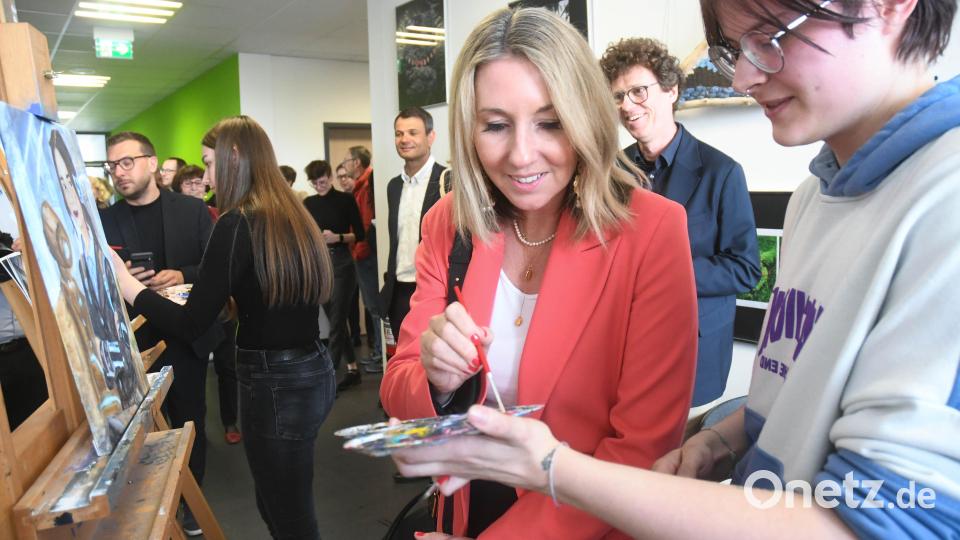 Anna Stolz besucht FOS/BOS Weiden Bild: Gabi Schönberger