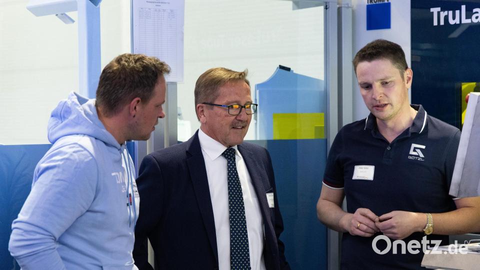 Beim &quot;Wirtschaftsdialog&quot; als Auftaktveranstaltung zum Jubiläum &quot;25 Jahre Gewerbepark Erbendorf&quot; tauschten sich die Gäste aus. Bild: rw