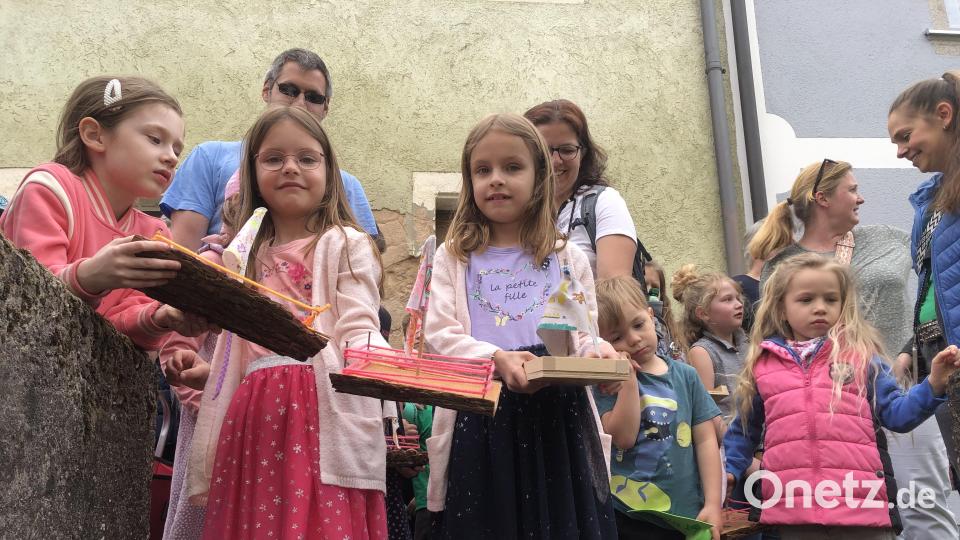 Die Kinder gehen mit Eigenkreationen ins Rennen. Bild: Nadine Gralla-Sommer/exb
