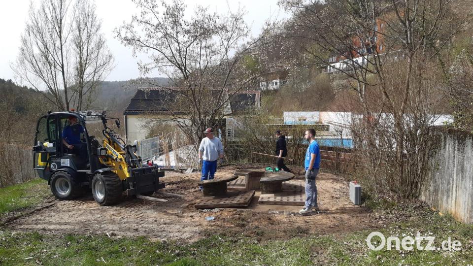 Auch bei der Müllstation im Hirschbacher Freibad muss Hand angelegt werden. Bild: lei