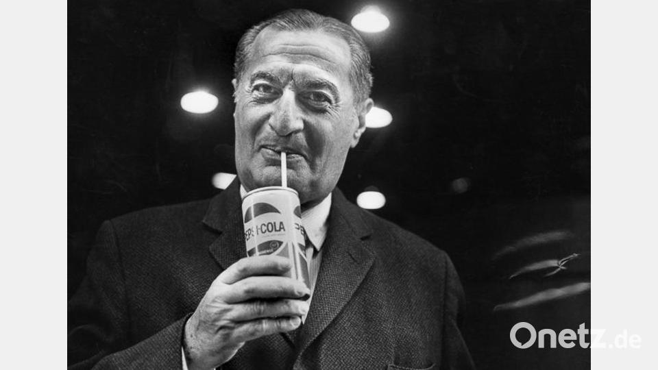 Im Jahr 1968 war er voll angekommen im amerikanischen Leben: Robert Cooper genießt in New York eine Pepsi. Bild: Peter Kupfer/Familienarchiv Kupfer