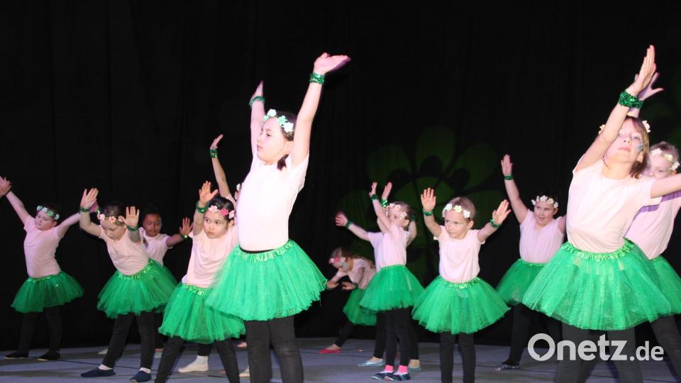 Die Tanzgruppe &quot;Magic&quot; glänzte auf der Bühne der Stadthalle. Bild: kro