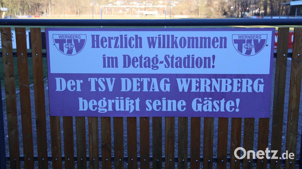 Dieses Schild ist am Stadioneingang des TSV Detag Wernberg zu sehen. Bild: Sebastian Böhm