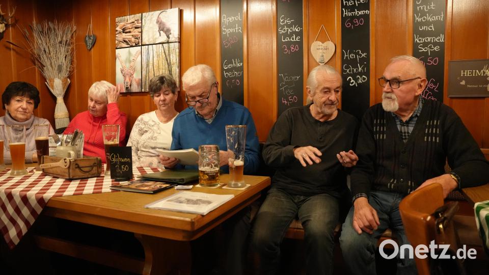 Der &quot;Hütterer-Stammtisch&quot; trifft sich jeden ersten Mittwoch im Monat in einem Wirtshaus vor den Toren Weidens. Bild: Christian Gold