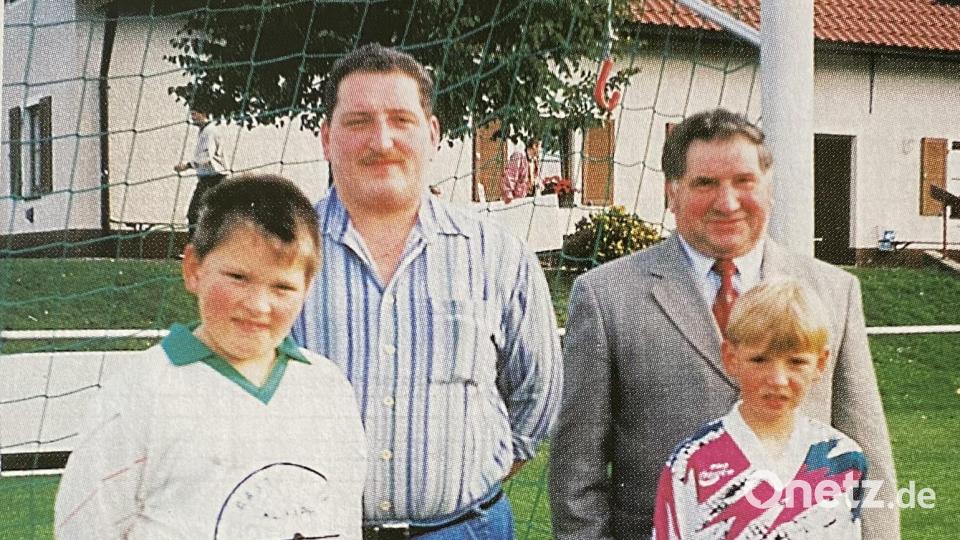 Ein Bild aus dem Jahr 1999. Drei TSV-Generationen: Daniel, Markus, Ludwig und Felix Grillmeier (von links). Daniel Grillmeier ist mittlerweile TSV-Vorsitzender. Bild: Archiv TSV Neualbenreuth