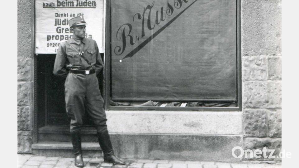Auch die Weidener Nazis forderten die Bevölkerung zum Boykott jüdischer Geschäfte auf – eine Aufnahme vom 1. April 1933. Bild: Stadtarchiv Weiden