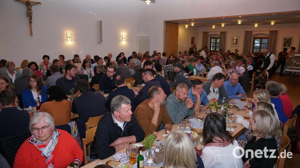 Das Jugendheim in Wölfling ist auch bei der dritten Auflage des Brettlabends bis auf den letzten Platz besetzt Bild: nib