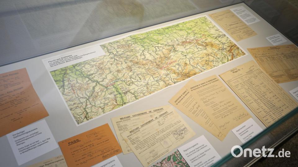 Formulare über Formulare: Papiere begleiteten auch die Flucht von Emilie Zirpel und Tochter Hildegard, die von Brieg in Schlesien nach Westdeutschland flüchteten. Erster Aufenthaltsort war Mitterteich. Eine neue Heimat fanden sie schließlich in Winkel am Rhein. Bild: Jochen Neumann/exb