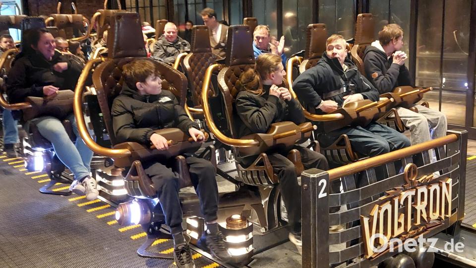 Auf einer Länge von 1385 Metern begeistert die Bahn mit 21 Kurven. Sie beschleunigt auf 90 Kilometer pro Stunde und ist die 14. Achterbahn im Park. Bild: Kunz