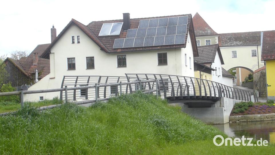 Kostensteigerungen muss der Markt auch beim Neubau der Radfahrer- und Fußgängerbrücke verkraften. Der ökologische Gewässerumbau des Wasserwirtschaftsamtes lässt wegen Finanzproblemen auf sich warten. Bild: mad