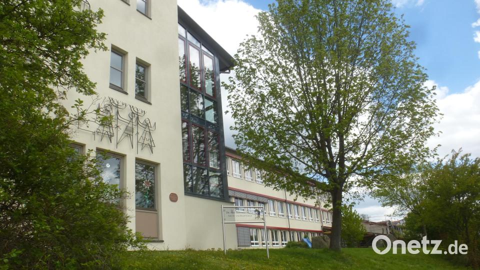 Ein finanzieller Kraftakt: Die Sanierungsarbeiten an der Schule. Bild: mad