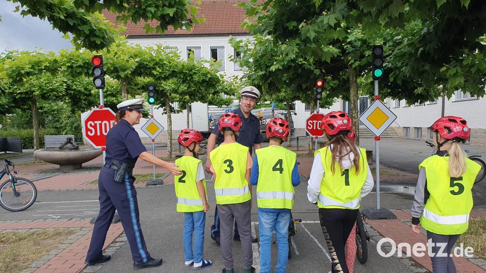 Die Jugendverkehrsschule im Landkreis Tirschenreuth besitzt seit vergangenem Jahr vier neue, digitale Ampeln für die Verkehrserziehung. Bezahlt wurden sie von der Kreisverkehrswacht Tirschenreuth. Archivbild: kaz