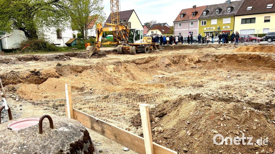 Der Bau des neuen Pfarr- und Jugendheims St. Konrad am Hammerweg hat begonnen. Bild: Gabi Schönberger