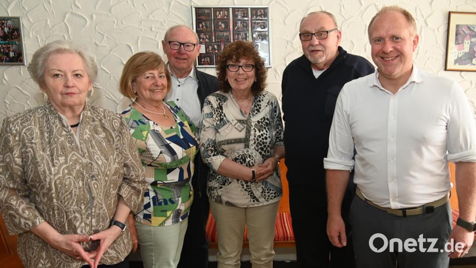Geehrte Mitglieder des VdK (von links): Kreisvorsitzende Marianne Kies-Baldasty, Erika Würsig, German Adam, Gabriele Muschler, Herbert Schlosser und Schnaittenbachs Bürgermeister Marcus Eichenmüller. Bild: gf