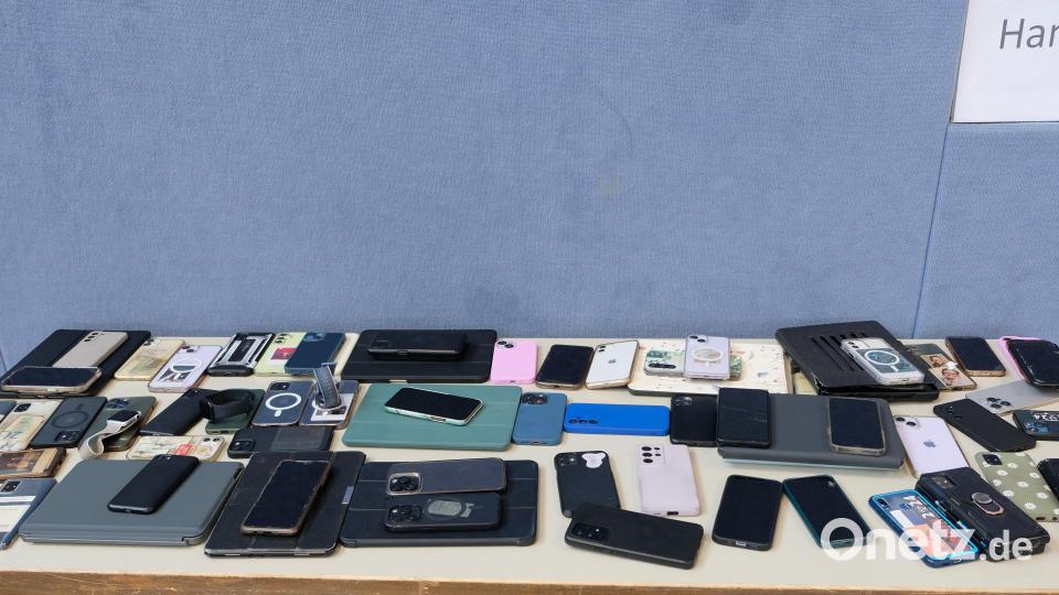 Duden statt Handy - Die Verwendung des Rechtschreibwörterbuches war zugelassen. Handys mussten deponiert werden. Bild: do