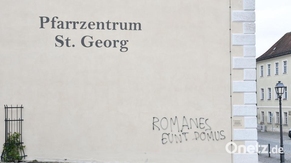 "Romanes eunt domus" an Gebäude in der Amberger Altstadt gesprüht