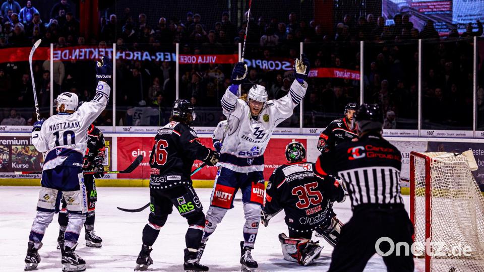 Die Blue Devils haben es geschafft: Gegen die Hannover Scorpions konnten die Blue Devils Weiden in Spiel 6 der Best-of-7-Serie den Aufstieg in die DEL2 klar machen. Bild: Werner Moller