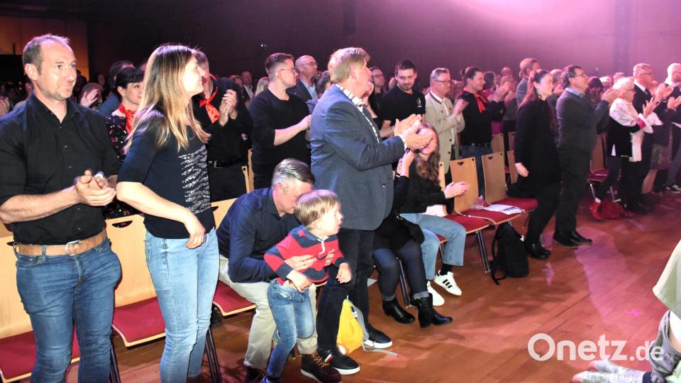Für eine derart zauberhafte Inszenierung gab es stehende Ovationen und lautstarke Bravo-Rufe. Bild: ubb