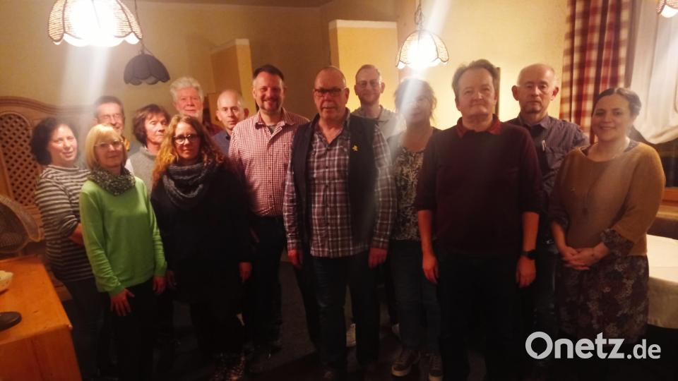 Das neu gewählte Führungsteam des Fichtelgebirgsvereins Waldershof mit Vorsitzendem Stephan Schremmer (Mitte). Bild: exb