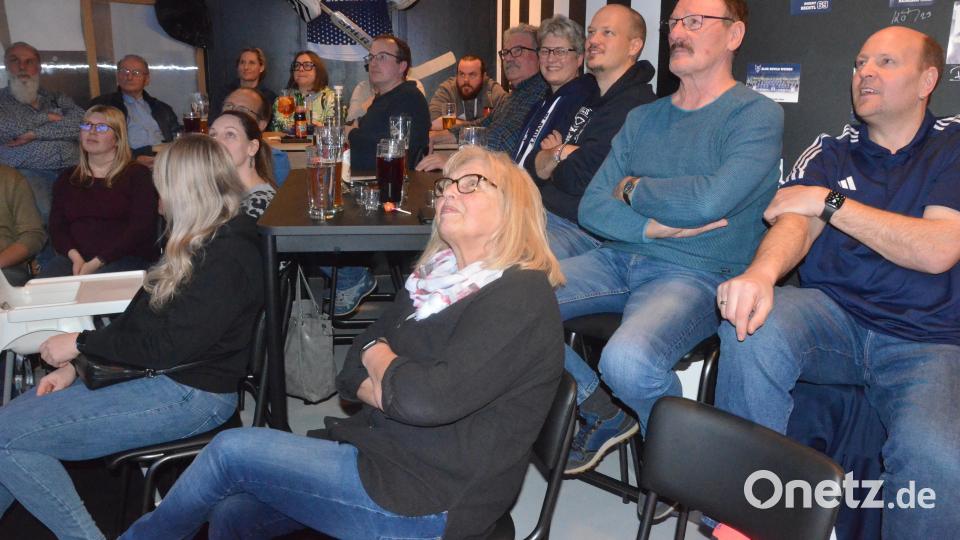 Im "Devils Diner" kurz nach dem Anpfiff. Bild: Kunz