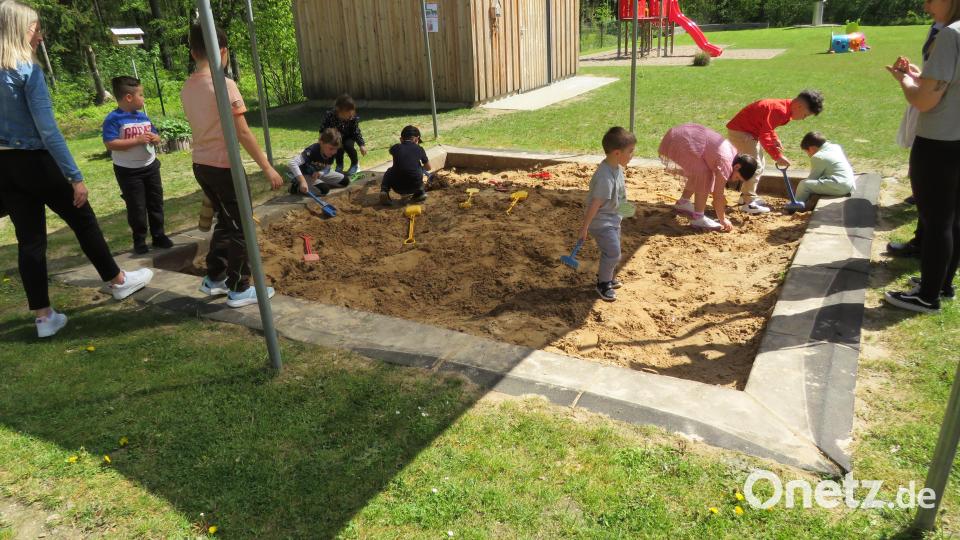 Ein tolles KIndergartenfest im Regenbogenland erlebten die Eltern, Besucher und Kinder. Bild: adj
