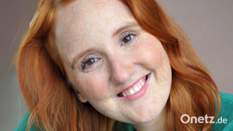 Schauspielerin Christina Baumer hilft bei der Organisation, bei der Regie und bei Dreharbeiten. Sie leitet auch den Drehbuch-Workshop. Bild: Christin Alexandrow/exb