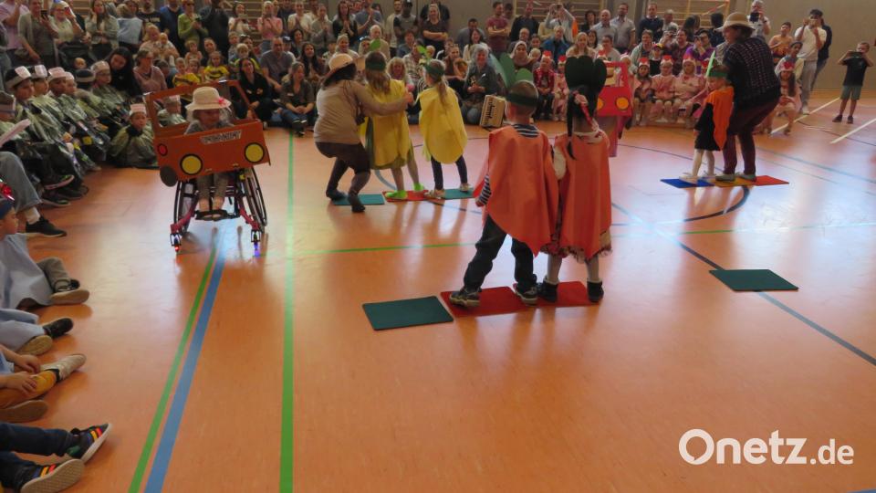 Ein tolles KIndergartenfest im Regenbogenland erlebten die Eltern, Besucher und Kinder. Bild: adj