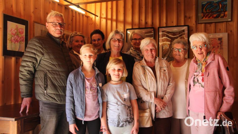 Die erstmals ausgestellten Bilder von Mitgliedern der Malgruppe des Maria-Seltmann-Hauses überzeugen durch eine Vielfalt an Motiven und Maltechniken. Auch 13 Kinderbilder sind in einer Ecke des Schafferhofs ausgestellt. Bild: prh