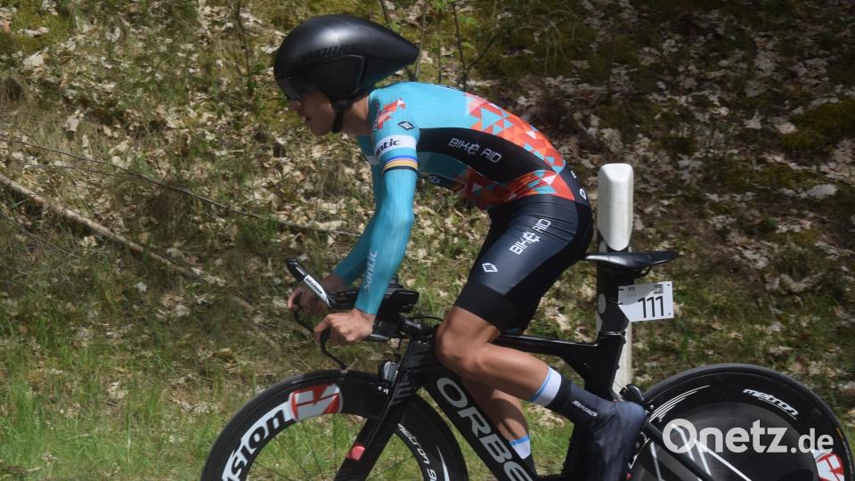 Zeitfahrer auf dem Rad, sie treten einen Schnitt von über 50 km/h. Bild: fz