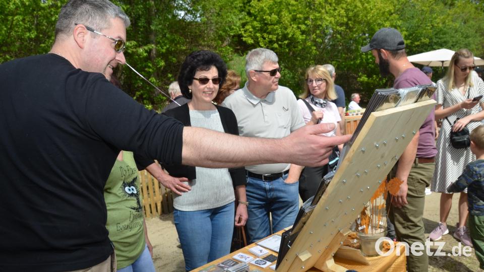 Einen richtigen Bilderbuchsonntag erlebten die Besucher beim Gartenmarkt im romantischen Gruberbachtal. Die Freude der Teilnehmer war jedenfalls sehr groß. Es war ein richtiges Paradies für Garten- und Balkonbesitzer. Bild: dob