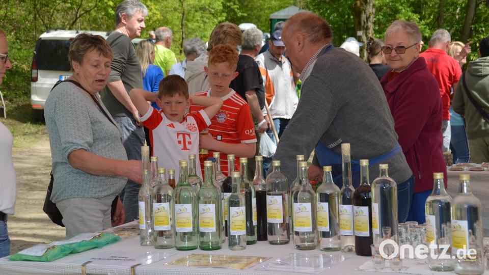 Einen richtigen Bilderbuchsonntag erlebten die Besucher beim Gartenmarkt im romantischen Gruberbachtal. Die Freude der Teilnehmer war jedenfalls sehr groß. Es war ein richtiges Paradies für Garten- und Balkonbesitzer. Bild: dob