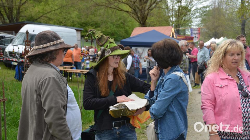Einen richtigen Bilderbuchsonntag erlebten die Besucher beim Gartenmarkt im romantischen Gruberbachtal. Die Freude der Teilnehmer war jedenfalls sehr groß. Es war ein richtiges Paradies für Garten- und Balkonbesitzer. Bild: dob