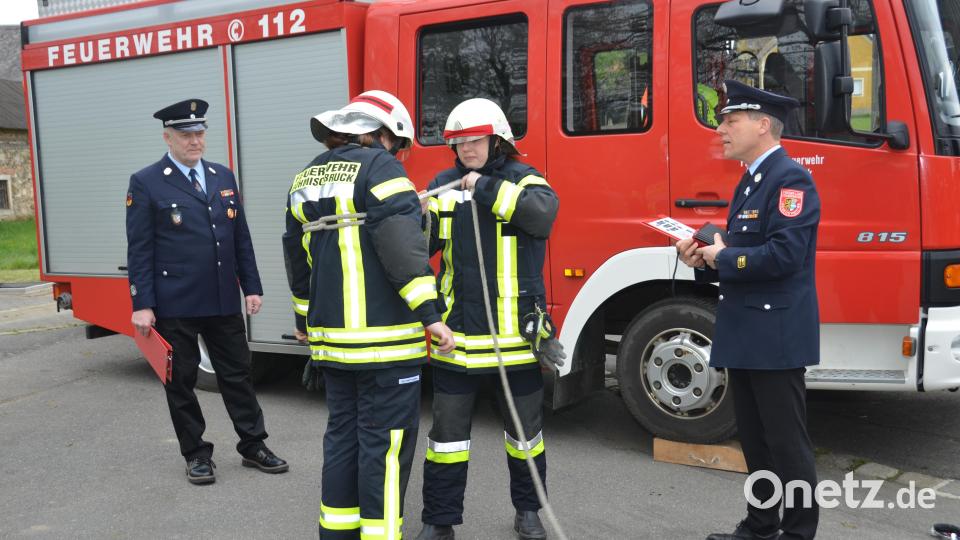 Erstmals legte wieder eine Damengruppe ein Leistungsabzeichen bei der FFW Böhmischbruck in der Dorfmitte von Kößing ab. Bild: dob