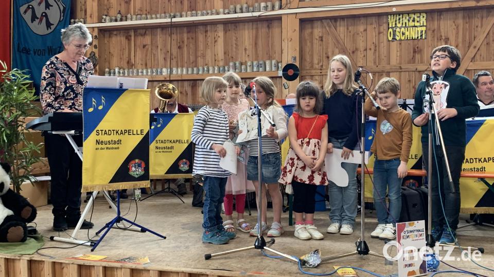 Die Jüngsten der Musikschule Neustadt stellen sich vor. Bild: tok