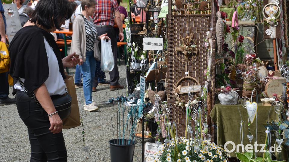 Einen richtigen Bilderbuchsonntag erlebten die Besucher beim Gartenmarkt im romantischen Gruberbachtal. Die Freude der Teilnehmer war jedenfalls sehr groß. Es war ein richtiges Paradies für Garten- und Balkonbesitzer. Bild: dob