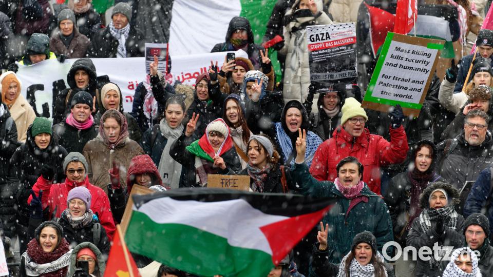 "Neben dem Schock über die Massaker der Hamas, hat die antisemitische Agitation auf Bayerns Straßen und im Netz seit dem 7. Oktober viele Jüdinnen und Juden tief verunsichert", sagt Rias-Bayern-Leiterin Annette Seidel-Arpacı. Die Zahl der antisemitischen Vorfälle ist im vergangenen Jahr auch in der Oberpfalz gestiegen. Symbolbild: Henning Kaiser/dpa
