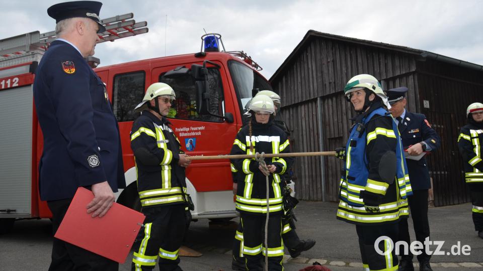Erstmals legte wieder eine Damengruppe ein Leistungsabzeichen bei der FFW Böhmischbruck in der Dorfmitte von Kößing ab. Bild: dob