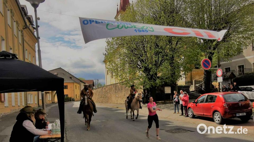 Als Erste ins Ziel kam Jana Vojakova aus Domazlice nach 1 Stunde, 3 Minuten und 30 Sekunden und führte damit ihre Jungs zum Gesamtsieg. Bild: gz