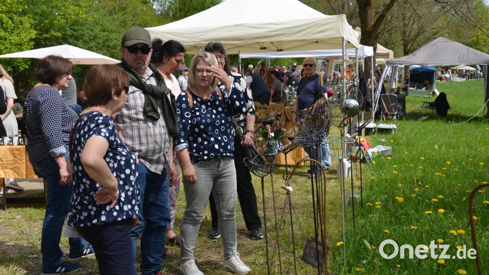 Einen richtigen Bilderbuchsonntag erlebten die Besucher beim Gartenmarkt im romantischen Gruberbachtal. Die Freude der Teilnehmer war jedenfalls sehr groß. Es war ein richtiges Paradies für Garten- und Balkonbesitzer. Bild: dob