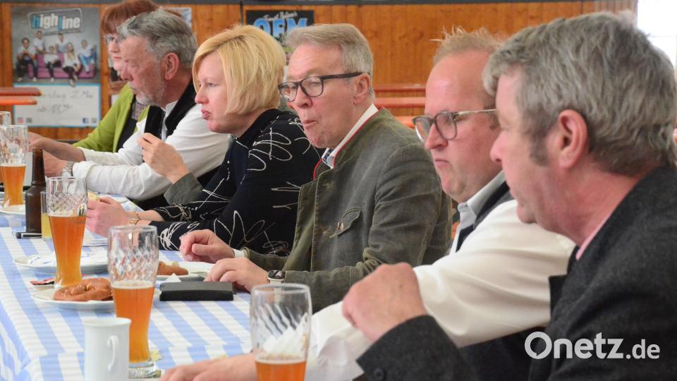 Die Stadt Weiden lehnt ein zweites Feuerwerk auf dem Festplatz wegen des Tierwohls ab, hält aber am Brillantfeuerwerk am Schlusswochenende fest. Diskutiert wurde beim traditionellen Schaustellerstammtisch. Bild: Kunz