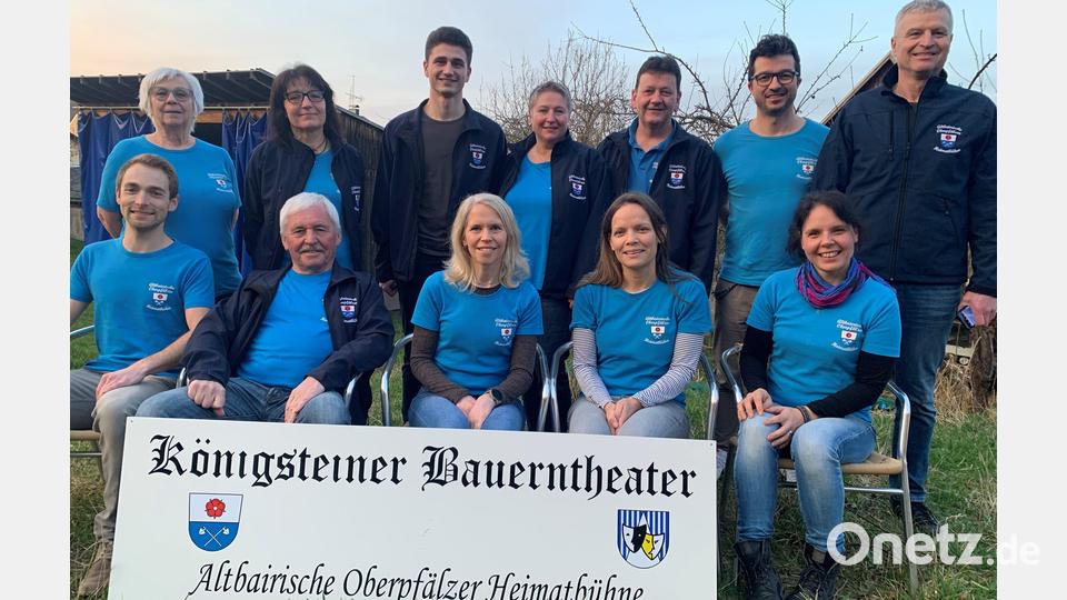 Die Akteure des Königsteiner Bauerntheaters. Bild: Hans-Jürgen Pirner/exb