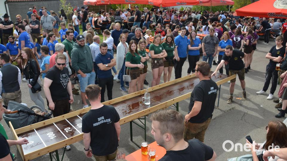 Viel Frohsinn und Gaudi waren bei den Wettbewerben rund um den "Tag des Bieres" auf dem Gartengelände der Brauerei Scheuerer gegeben. Bild: dob
