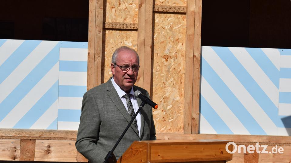 Bezirkstagspräsident Franz Löffler unterstrich die große Bedeutung der Weltwasserwoche gerade für die junge Generation. Bild: bnr