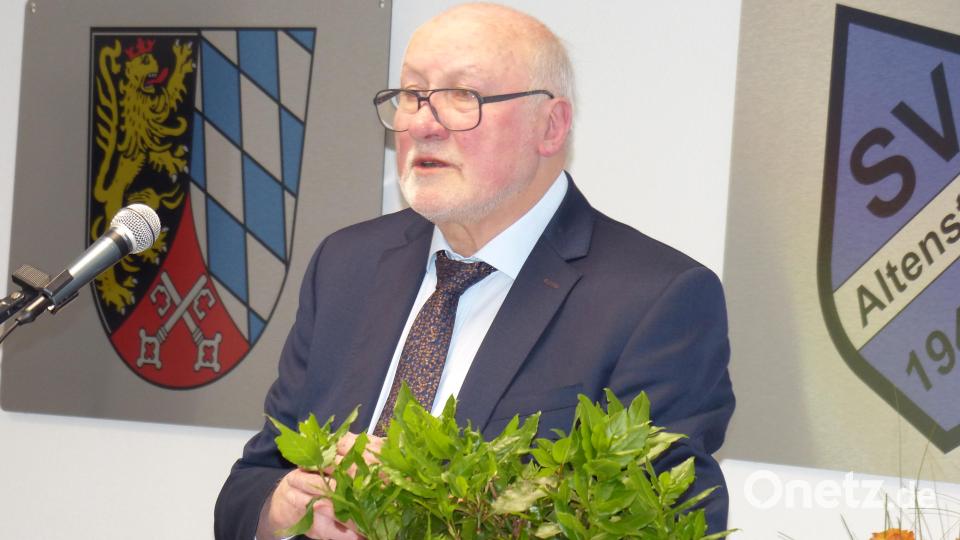 SEN-Kreisvorsitzender Georg Stahl freut sich über den sehr guten Besuch. Bild: hme