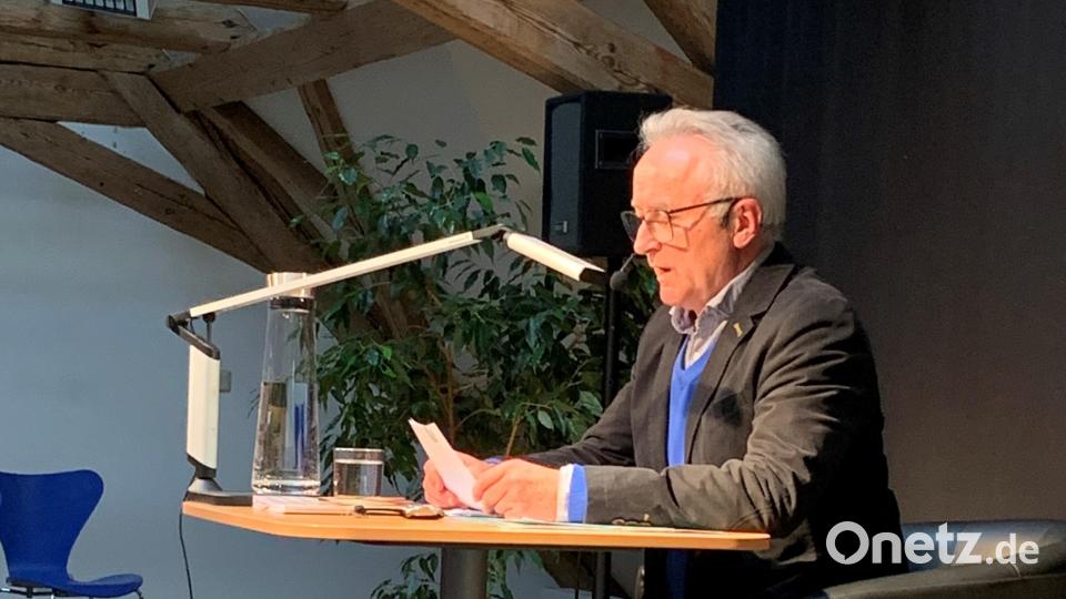 Karl-Heinz Kristel liest aus seinem Buch. Bild: Johanna Lakomski/exb